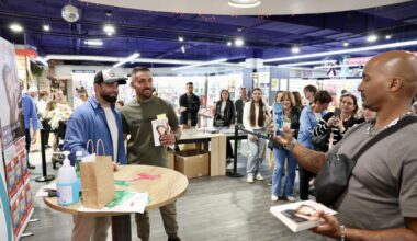 « On sait que les gens aiment la musique gitane » : un an et demi après « l’affaire Kendji », le chanteur en dédicace à Angoulême