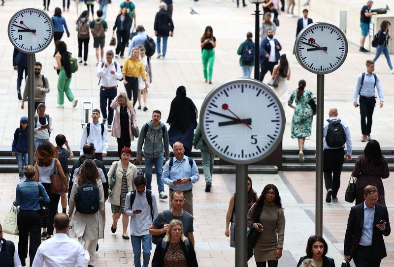 Le salaire médian à temps plein au Royaume-Uni augmente de 4,3% en 2025, selon les chiffres officiels