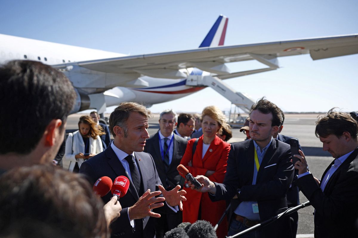 Macron appelle à "œuvrer à la stabilité" et à cesser les "paris sur l'instabilité"
