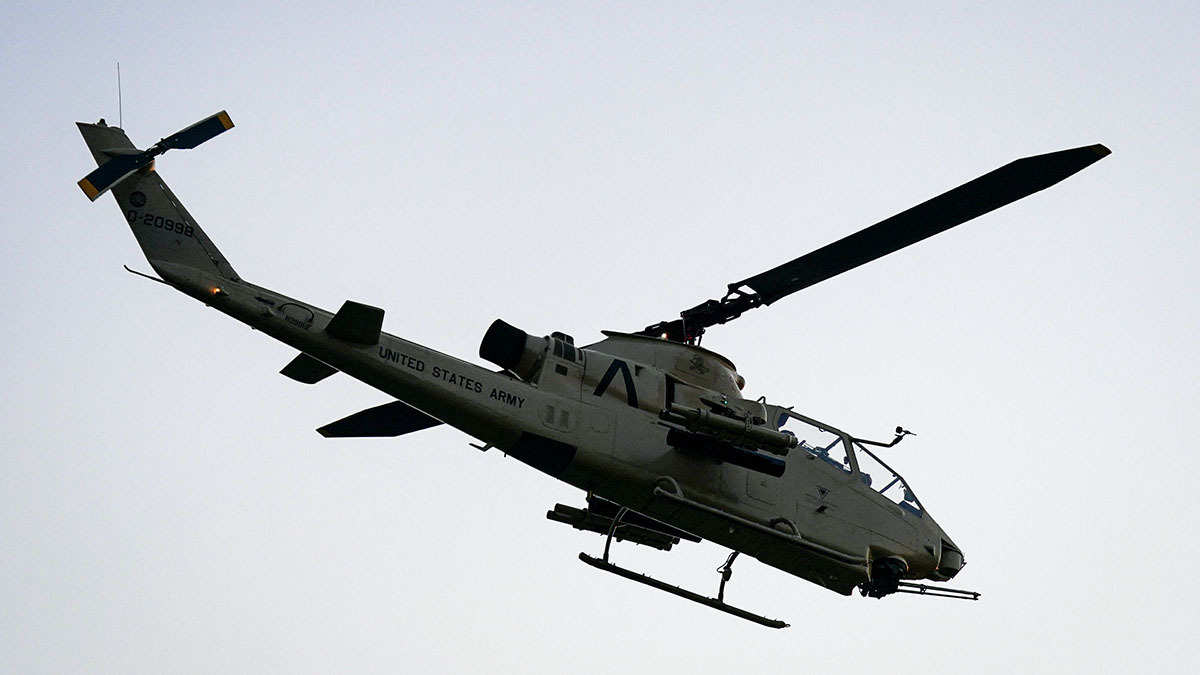 Helicóptero de ataque Bell AH-1 Cobra - REUTERS/ AL DRAGO