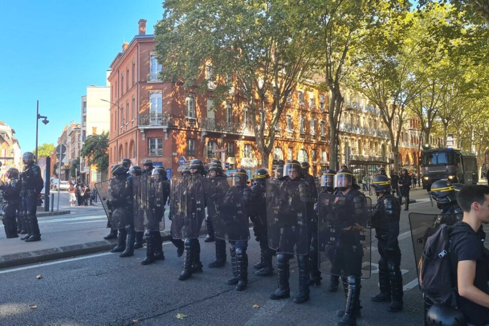 Un barrage policier a bloqué les voies de sorites de Jean-Jaurès, à la fin de la manifestation.