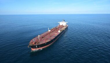 que sont les pétroliers « gris », ces navires qui opèrent sans se cacher au service de Moscou ?