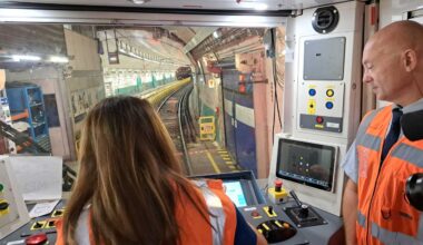 à Paris, les conducteurs de la ligne 10 du métro se forment au pilotage du MF19