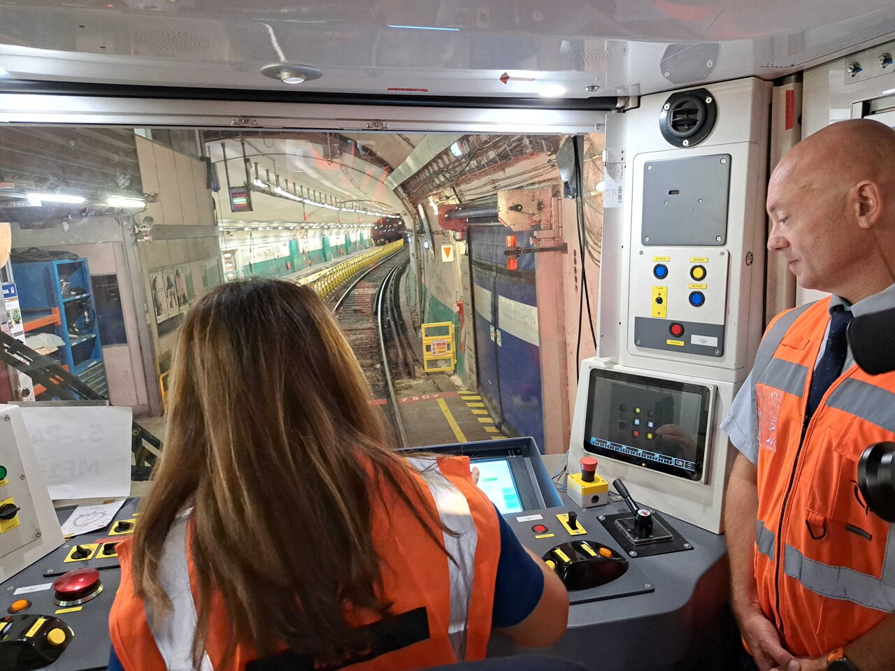 à Paris, les conducteurs de la ligne 10 du métro se forment au pilotage du MF19