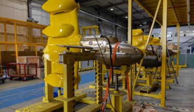 Face à la posture de plus en plus menaçante de la Russie, Thales double sa production de sonars, « bête noire » des sous-marins