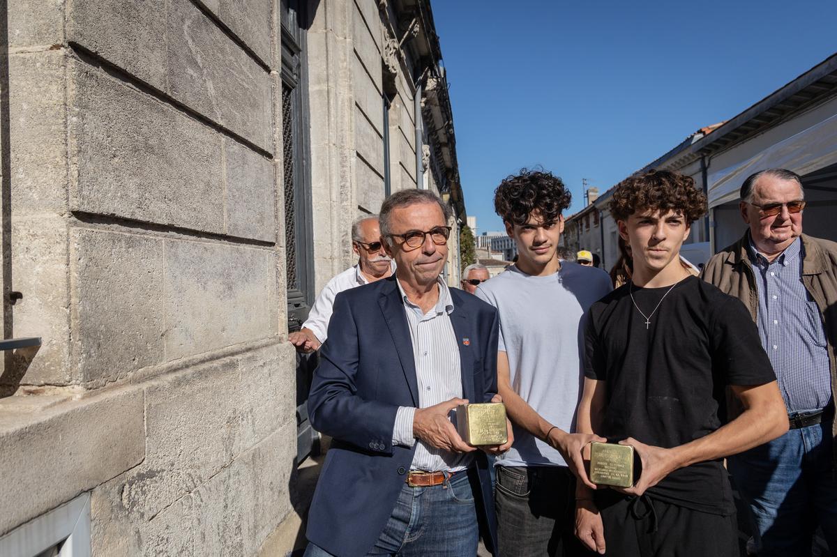 deux nouveaux pavés de la mémoire posés dans le quartier Nansouty