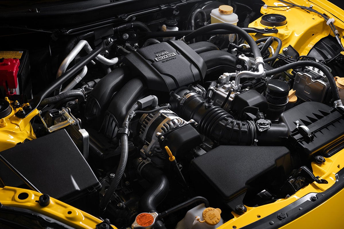 Gros plan sur le moteur Boxer 2.4L atmosphérique de la Toyota GR86 Yuzu Edition 2026