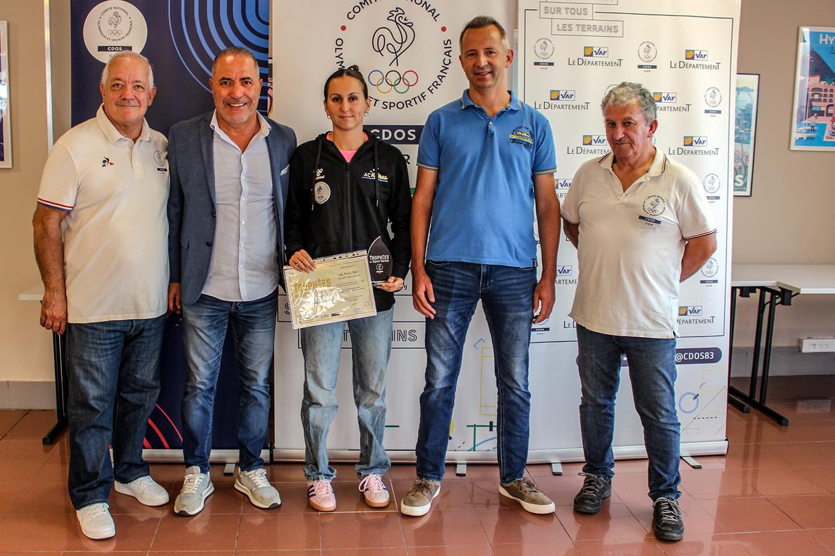 La nageuse hyéroise Lili Paillisse reçoit le Trophée du sport varois