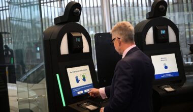 les étrangers devront désormais donner leurs empreintes digitales et leur photo