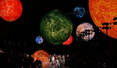 La galaxie Chanel, le jardin à la Française de Saint Laurent… Les décors les plus spectaculaires de la Fashion Week de Paris
