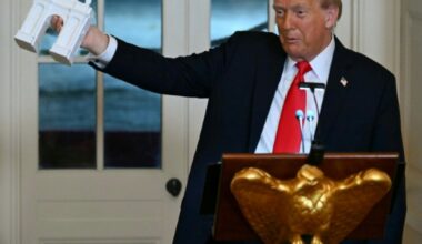 Donald Trump organise un dîner pour les riches donateurs de sa salle de bal : Actualités