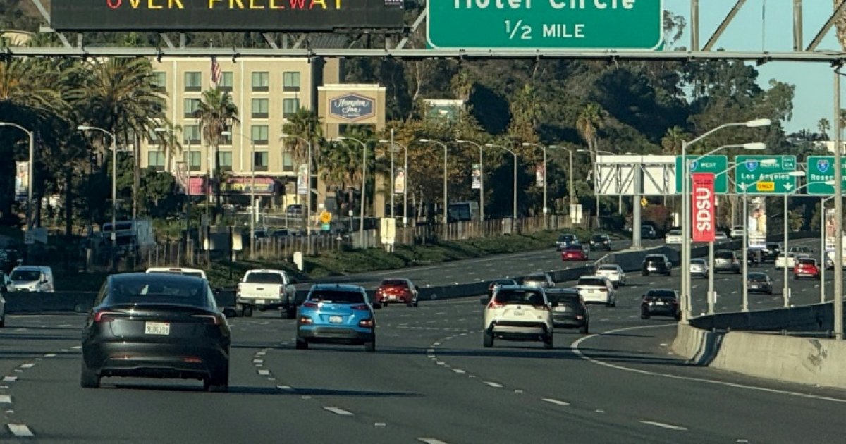 Etats-Unis: un véhicule de police touché accidentellement par un éclat d'obus : Actualités