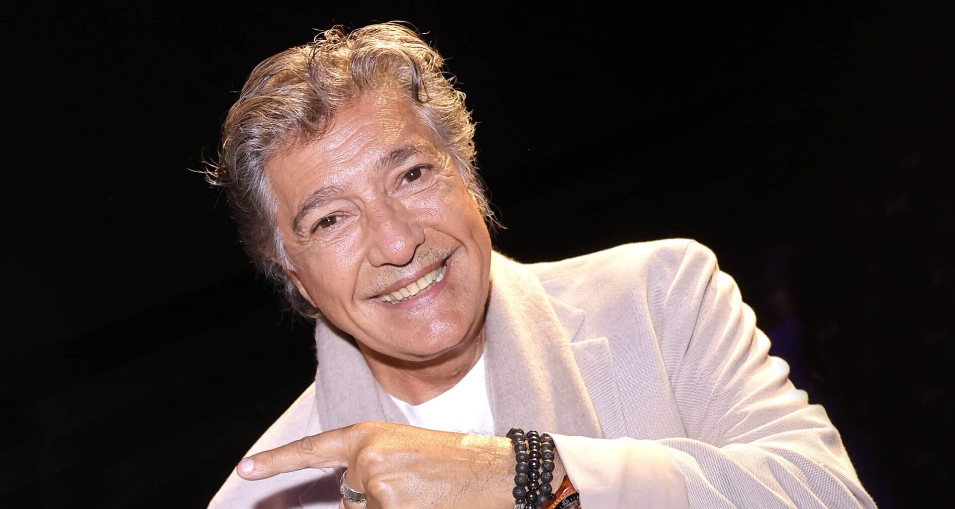 "Des strings avec…" : Frédéric François, ces folles déclarations d’amour qu’il reçoit sur scène