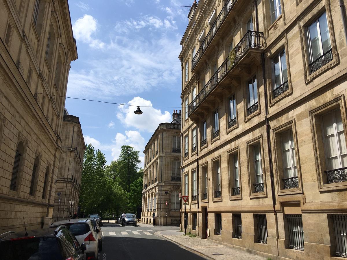 Le quartier du Jardin public, poumon vert de la ville.