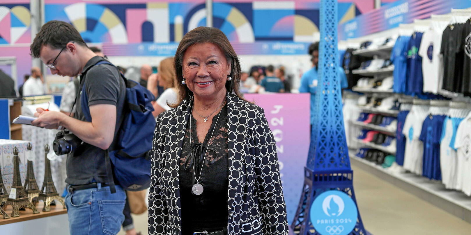 la maire du 8e arrondissement de Paris justifie ses frais de représentation