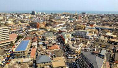 Le Ghana sous pression juridique après avoir accueilli 42 migrants expulsés par les États-Unis