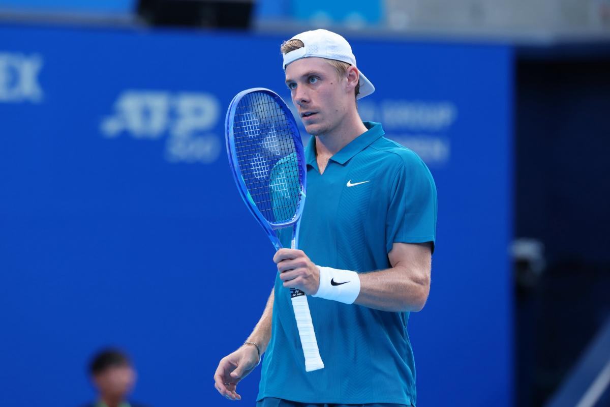 Denis Shapovalov domine Valentin Royer en deux sets et se qualifie pour les quarts de finale de l'ATP 500 de Bâle