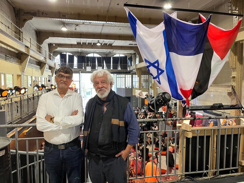 Edgar Laloum et Radjaa Aboudagga, fondateurs du restaurant "Sababa" à Paris, le 11 octobre 2025