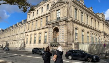 « Est-ce qu’on a retrouvé les bijoux ? » : devant le Louvre, des questions après les premières interpellations