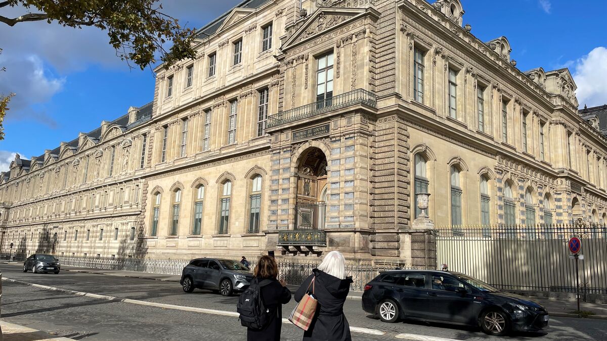 « Est-ce qu’on a retrouvé les bijoux ? » : devant le Louvre, des questions après les premières interpellations