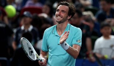 L'immense performance d'Arthur Rindeknech qui sort Daniil Medvedev et rejoint son cousin Valentin Vacherot en finale du Masters 1000 de Shanghai - L'Équipe