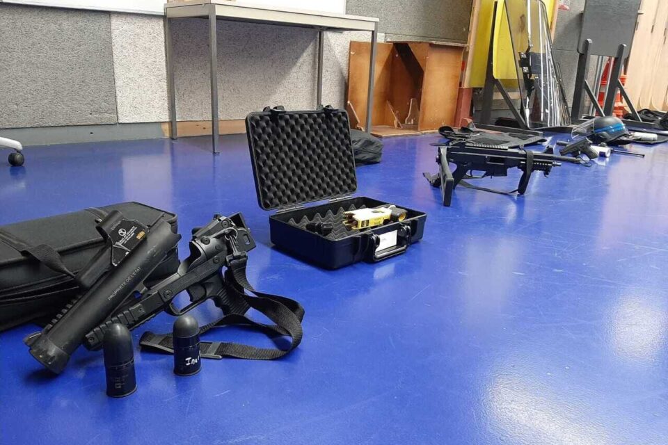 Les armes à la disposition des forces de l'ordre, du pistolet 