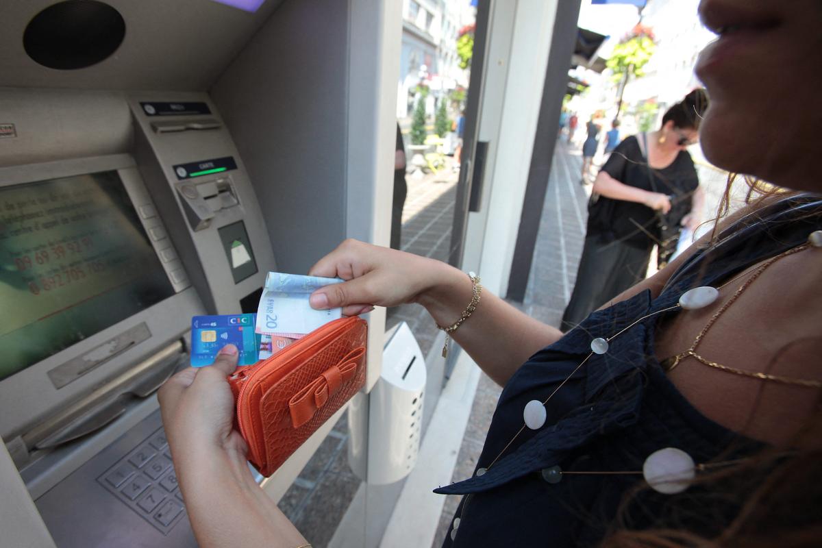 Trois Bulgares condamnés pour piratage de distributeurs automatiques de billets à Nice et Cannes