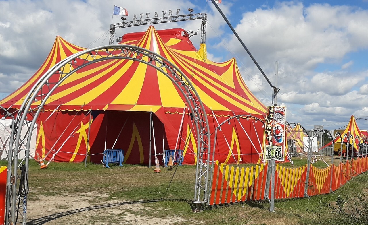 Agglo de Rouen. Un cirque s'installe de force sur le parking du centre commercial, la Ville réplique