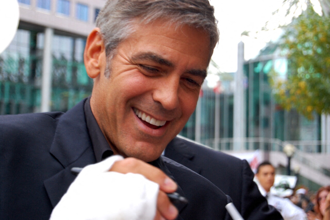 George Clooney débarque à Paris pour jouer dans le film tiré de cette série française devenue culte