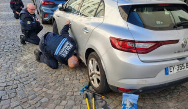 Chaton coincé dans l'amortisseur d'une voiture à Nancy