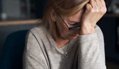 Voici le symptôme le plus trompeur de la dépression après 60 ans, même les médecins passent à côté