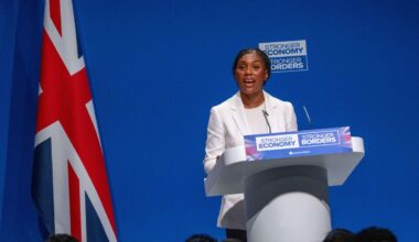 le Parti conservateur britannique veut expulser 150 000 immigrés par an