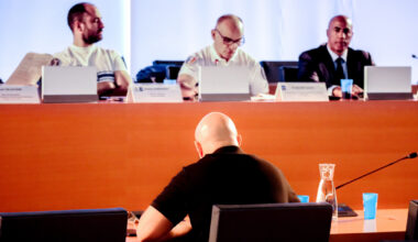 Séance de rappel à l'ordre en salle du conseil municipal