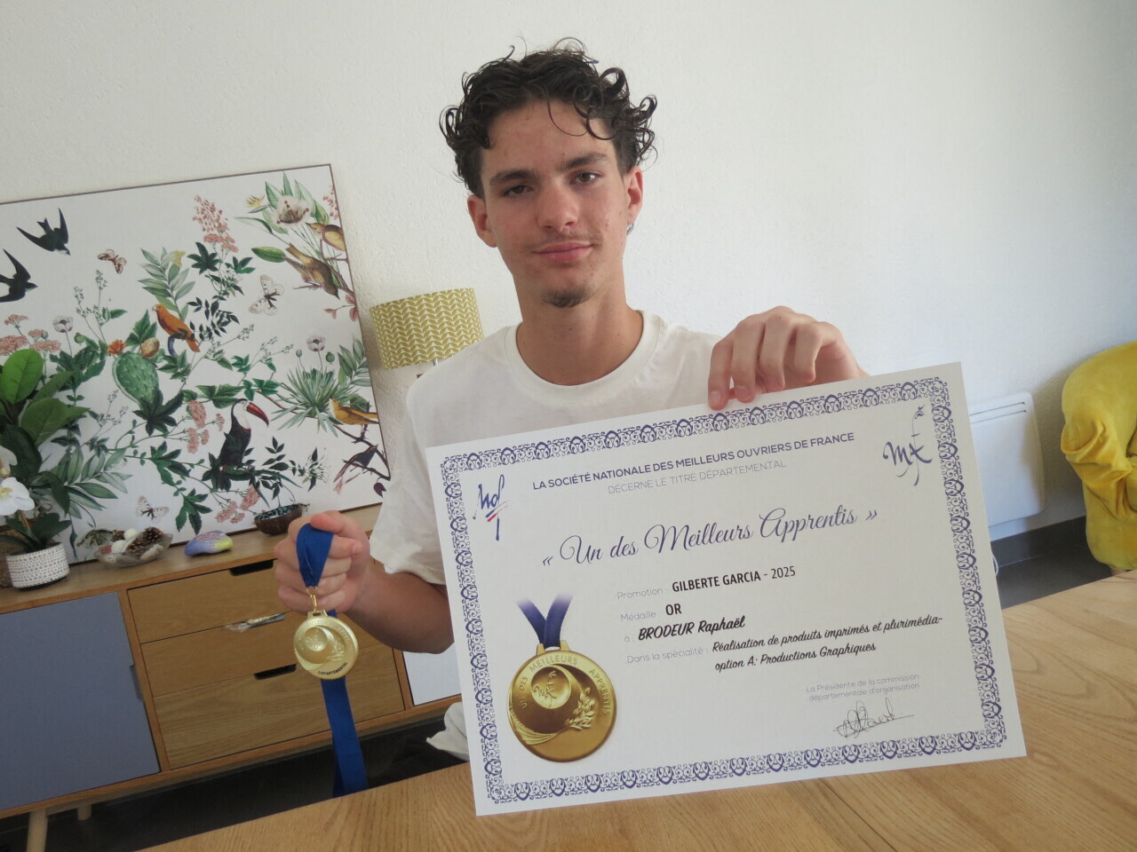 Près de Nantes, Raphaël est un apprenti graphiste en or