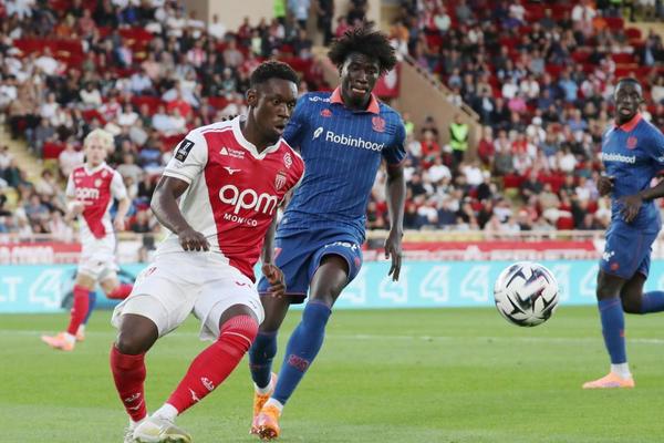 Monaco a profité de sa supériorité numérique pour trouver des failles dans la défense niçoise.