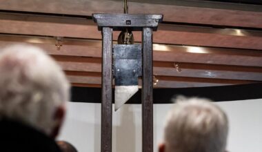 Le Mucem de Marseille sort une guillotine de sa collection pour l’entrée au Panthéon de Robert Badinter