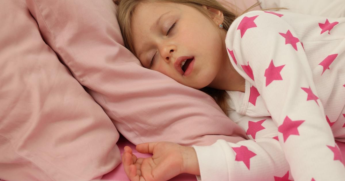 Votre enfant ronfle et il est fatigué ? Il souffre peut-être d’apnée du sommeil