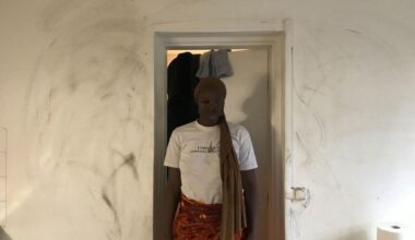 la détresse de familles après l'incendie de leur immeuble à Paris