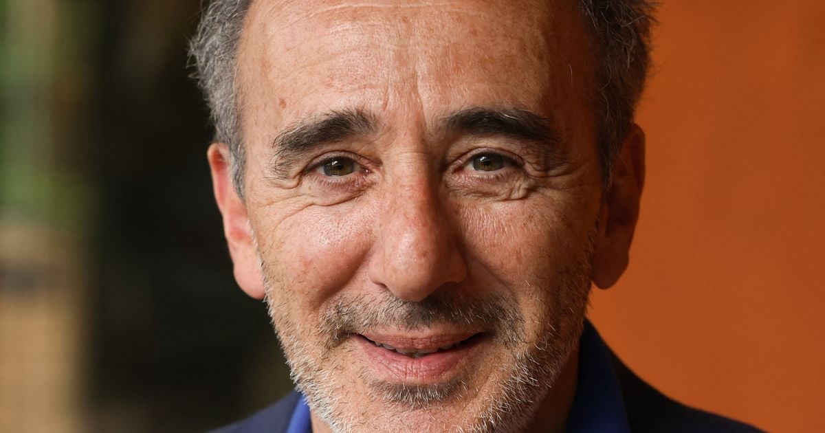 Entre tournage et vie de papa : Elie Semoun retrouve son bébé de quelques semaines et partage des images de moments simples ensemble