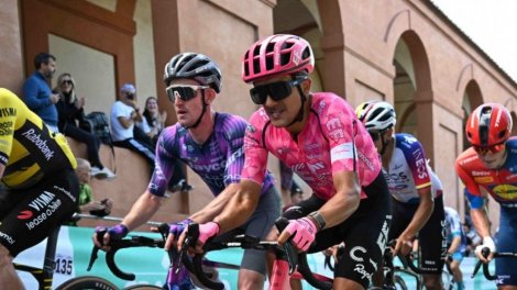 Carapaz échappe à une lourde blessure après sa chute sur le Tour de Lombardie