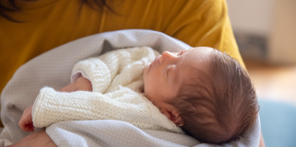 Nouveau congé de naissance : plus court mais mieux payé