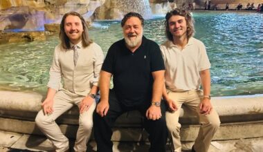 La très rare apparition de Charles Spencer Crowe, le fils aîné de Russell Crowe qui lui ressemble comme deux gouttes d’eau