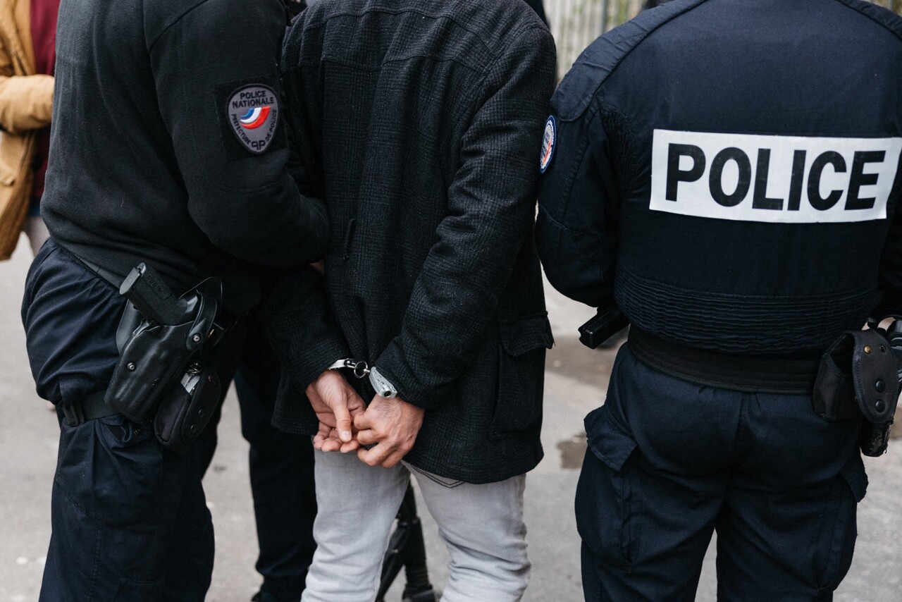 leur vaste arnaque avec du matériel d'espionnage a fait des milliers de victimes, le procès est proche