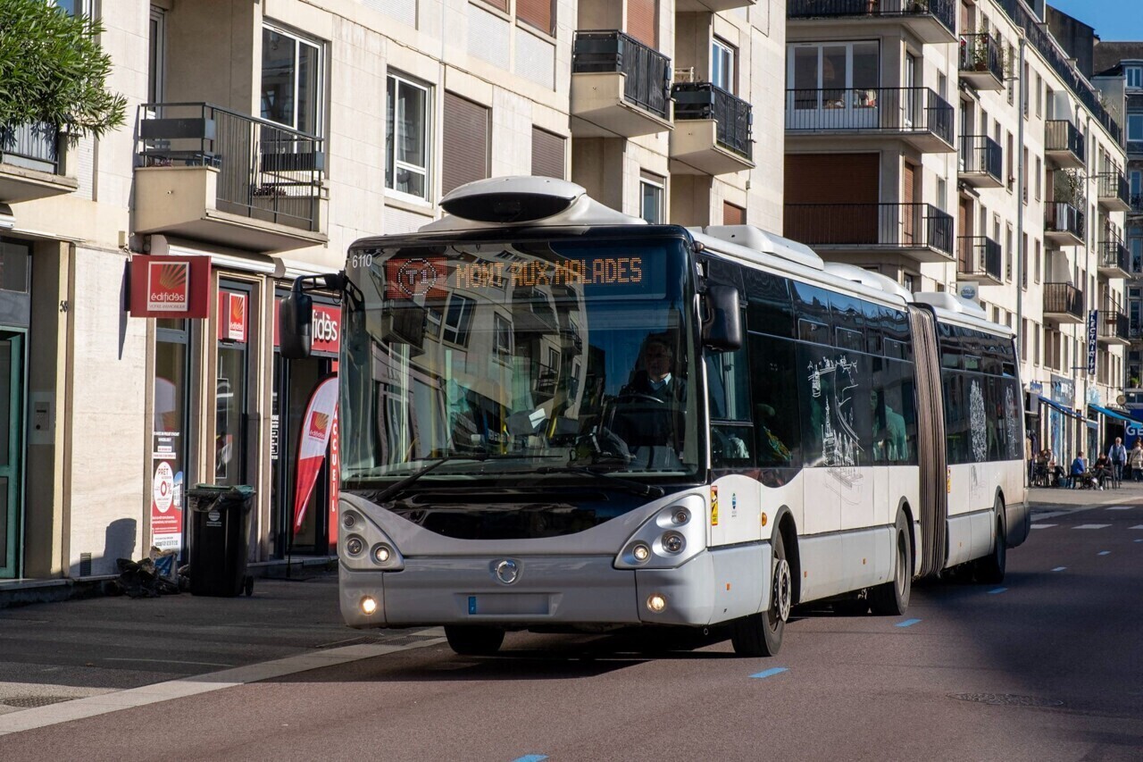 victime d’homophobie dans un bus du Réseau Astuce en panne, il ouvre une pétition en ligne