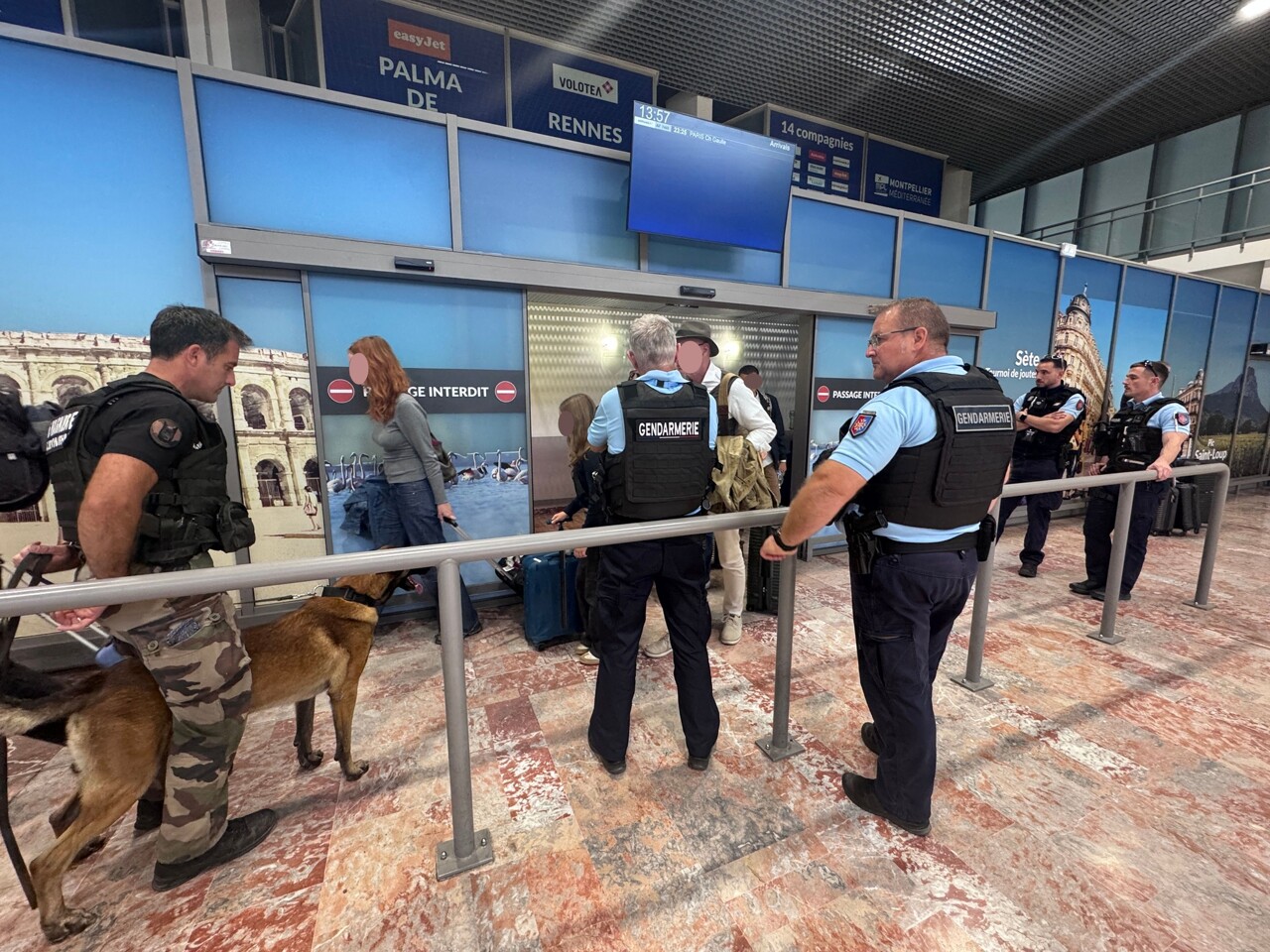 pourquoi les passagers de six vols ont été contrôlés un à un ?