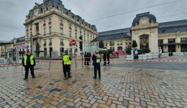 À Bordeaux, les trams à l'arrêt aux abords de la gare Saint-Jean : ce qu'il se passe