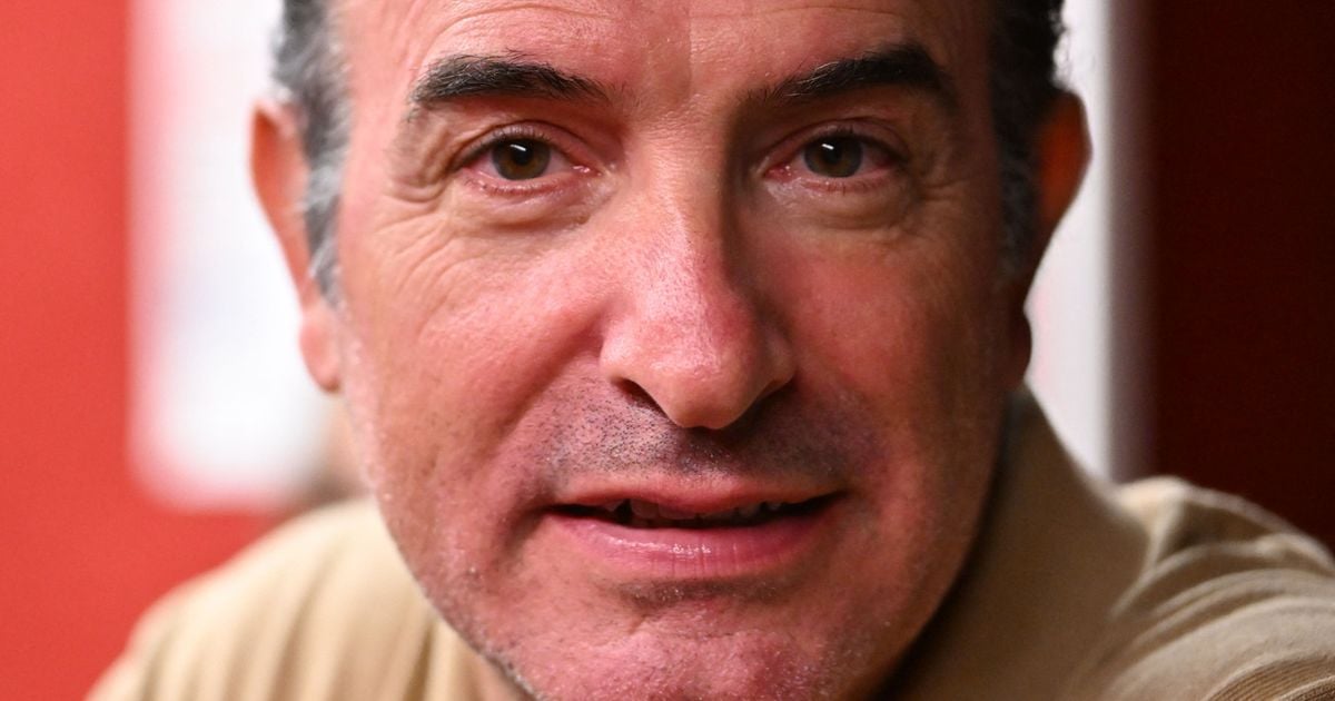 "Les bruits de couloir vont plus vite que moi" : Jean Dujardin réagit à cette image tenace qui lui colle à la peau