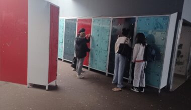 « La réponse ne peut pas tout le temps venir de l’école » : dans ce collège de Rouen, on n’applique pas la « pause portable »