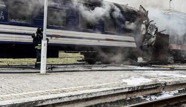 l’explosion d’une grenade sur un quai de gare fait quatre morts et 12 blessés