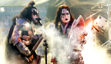 L'ancien guitariste du groupe de rock Kiss, Ace Frehley, est mort à l'âge de 74 ans